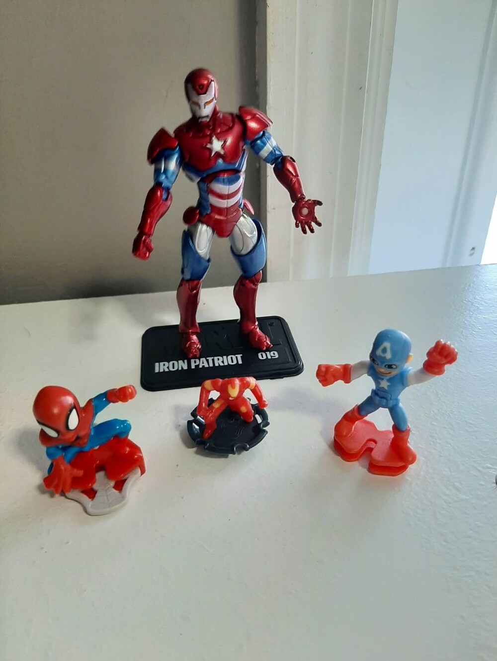 MARVEL COMICS Superhero & Villian Action Figure Bundle